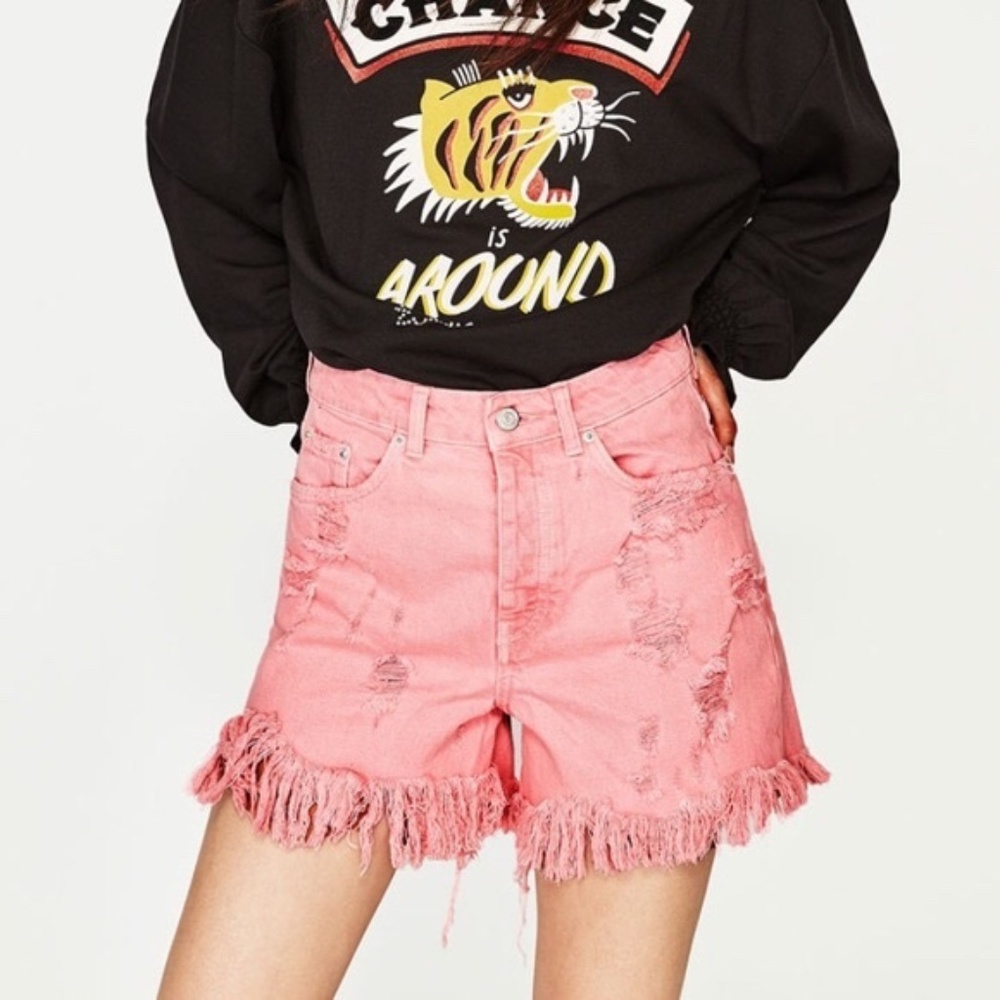 ZARA TRF MOM HIGH WAIST DENIM FRINGED HEM SHORTS
